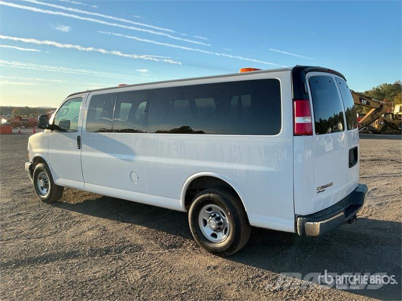 Chevrolet 3500 11 Passenger Van Panel vanlar