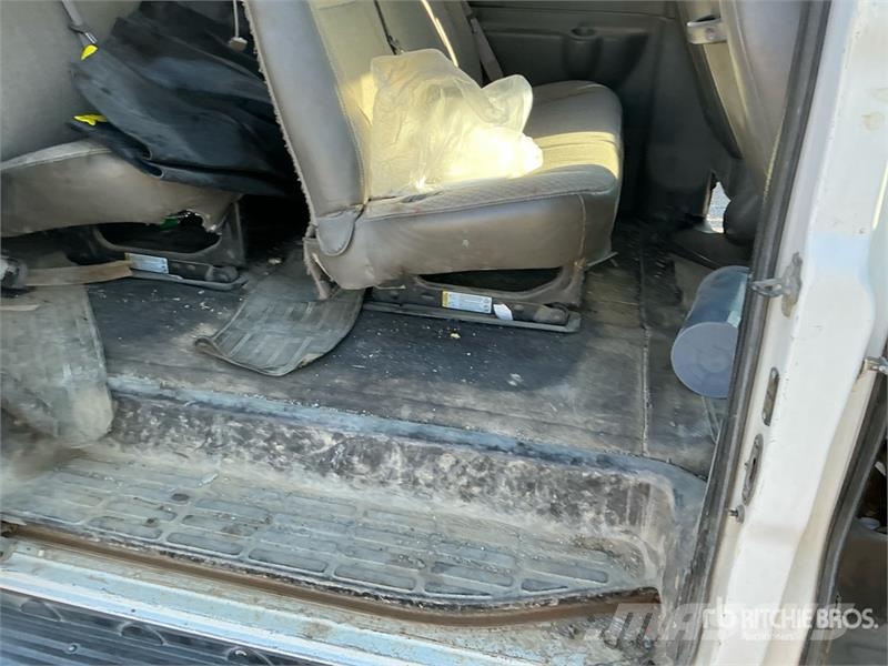 Chevrolet 3500 11 Passenger Van Panel vanlar