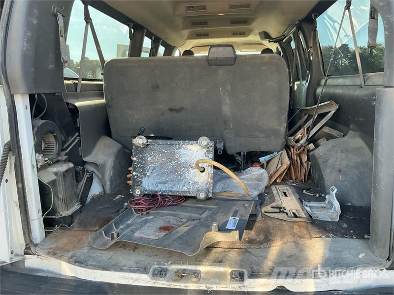 Chevrolet 3500 11 Passenger Van Panel vanlar