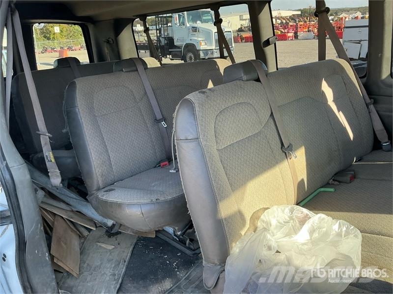 Chevrolet 3500 11 Passenger Van Panel vanlar