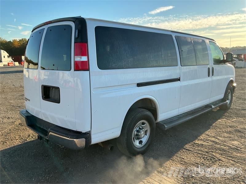 Chevrolet 3500 11 Passenger Van Panel vanlar