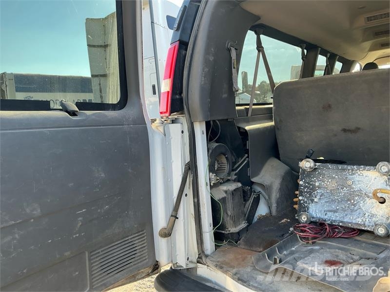 Chevrolet 3500 11 Passenger Van Panel vanlar
