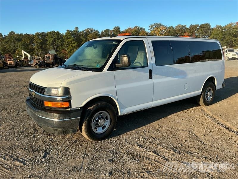 Chevrolet 3500 11 Passenger Van Panel vanlar