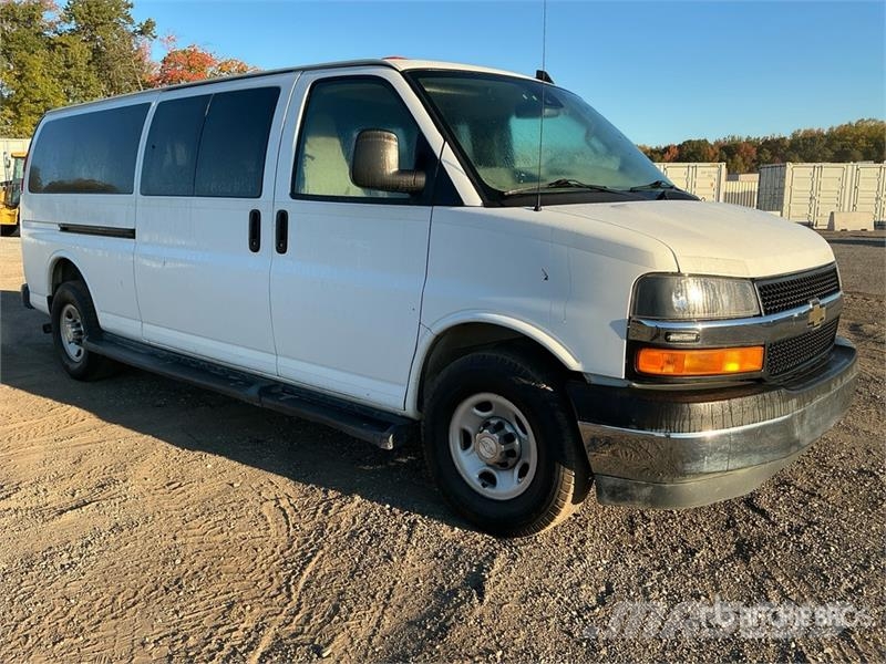 Chevrolet 3500 11 Passenger Van Panel vanlar