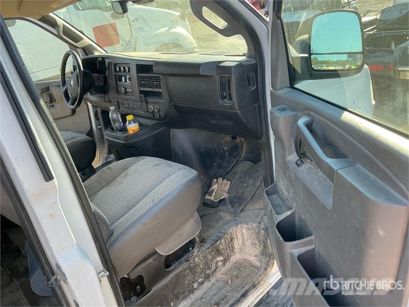 Chevrolet 3500 11 Passenger Van Panel vanlar