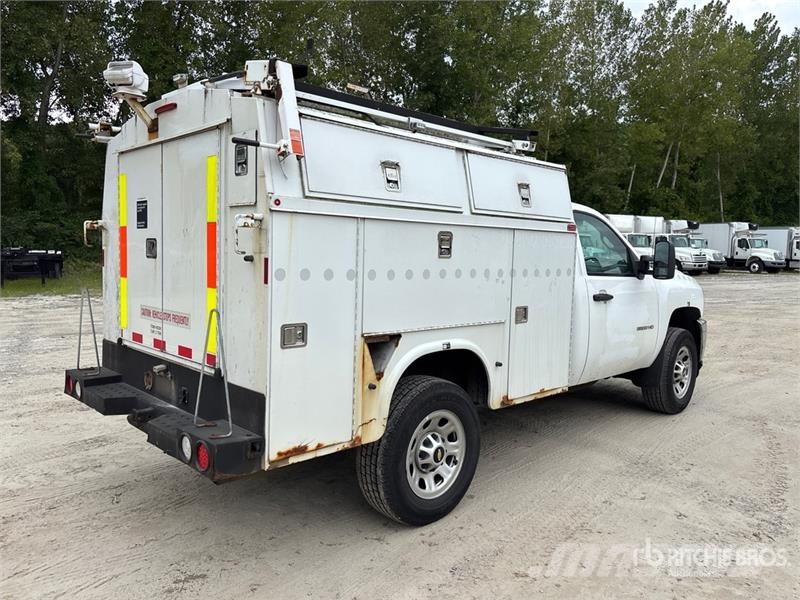 Chevrolet 3500 4x4 Enclosed Utility Truck Pick up/Dropside