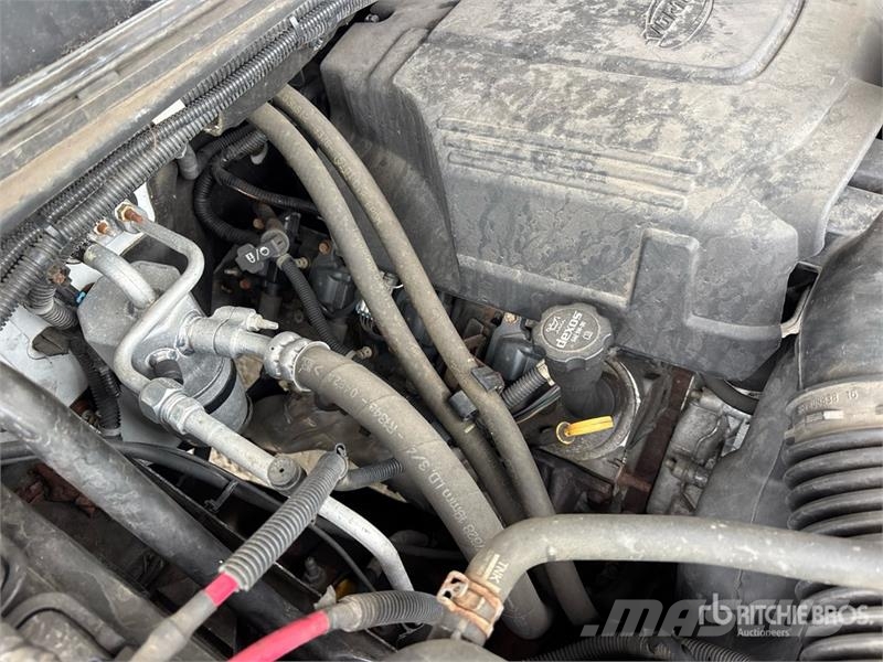 Chevrolet 3500 4x4 Enclosed Utility Truck Pick up/Dropside