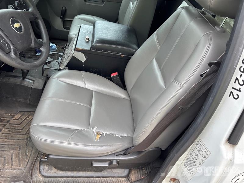 Chevrolet 3500 4x4 Enclosed Utility Truck Pick up/Dropside