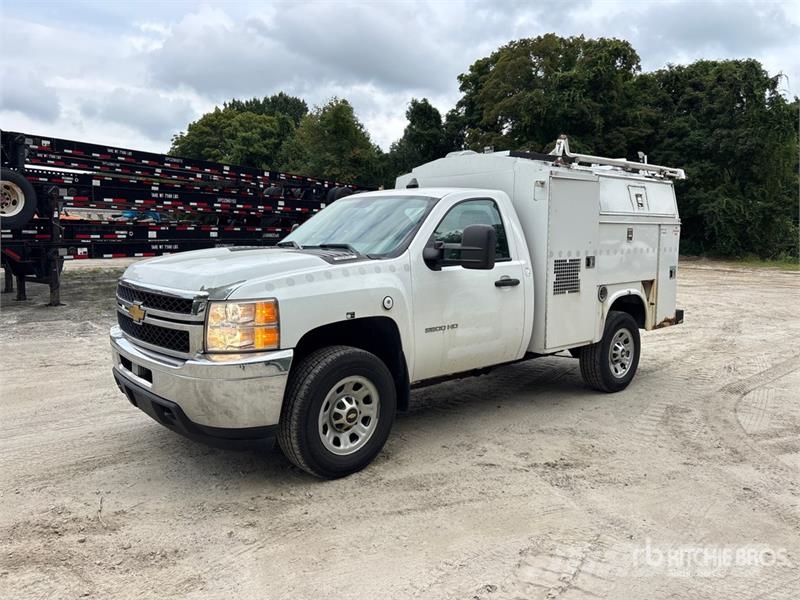 Chevrolet 3500 4x4 Enclosed Utility Truck Pick up/Dropside