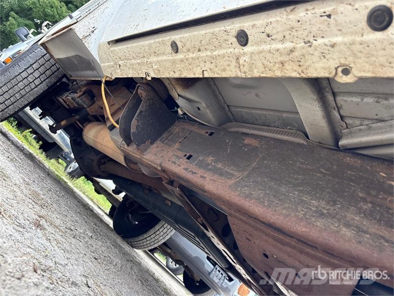 Chevrolet 3500 4x4 Enclosed Utility Truck Pick up/Dropside