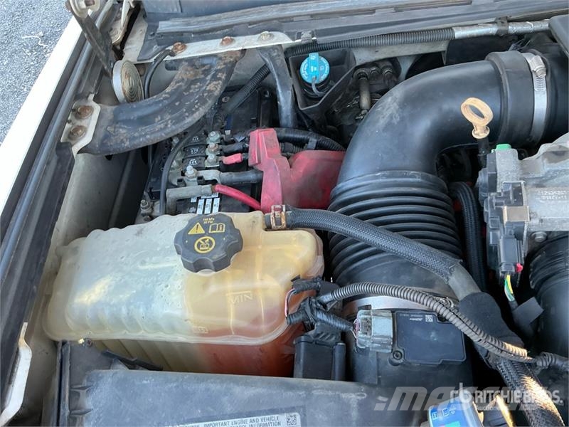 Chevrolet 3500HD 4x4 Utility Truck Pick-upy / Pojazdy z otwieranymi burtami