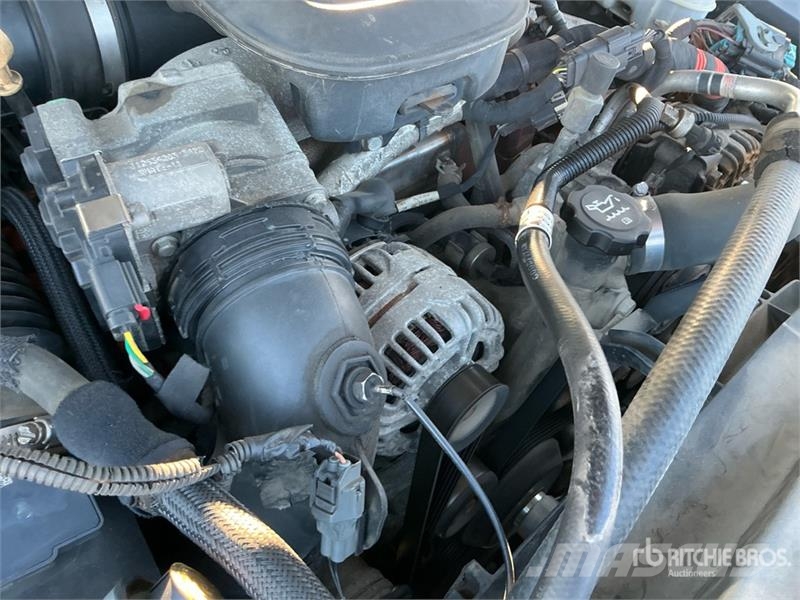 Chevrolet 3500HD 4x4 Utility Truck Pick-upy / Pojazdy z otwieranymi burtami