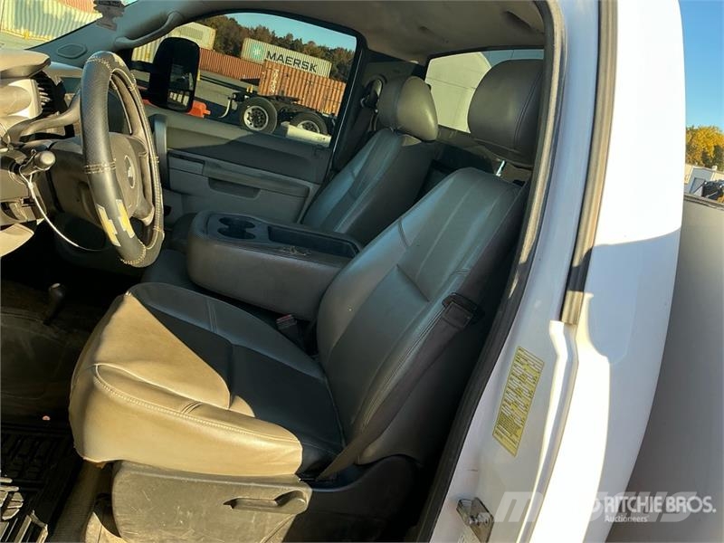 Chevrolet 3500HD 4x4 Utility Truck Pick-upy / Pojazdy z otwieranymi burtami