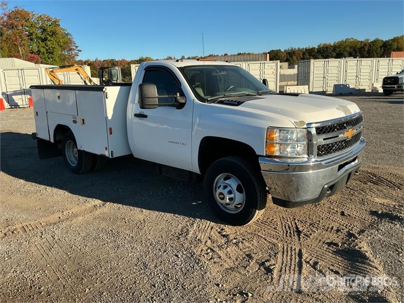 Chevrolet 3500HD 4x4 Utility Truck Pick-upy / Pojazdy z otwieranymi burtami