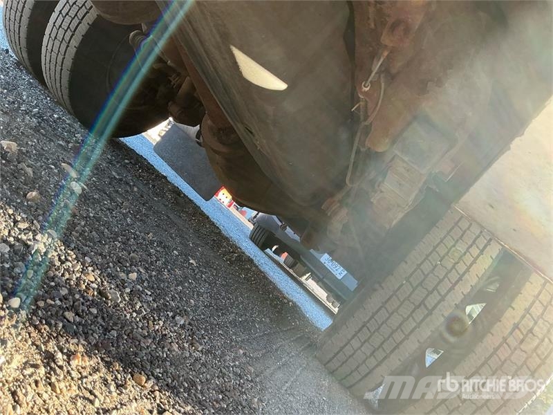 Chevrolet 3500HD 4x4 Utility Truck Pick-upy / Pojazdy z otwieranymi burtami