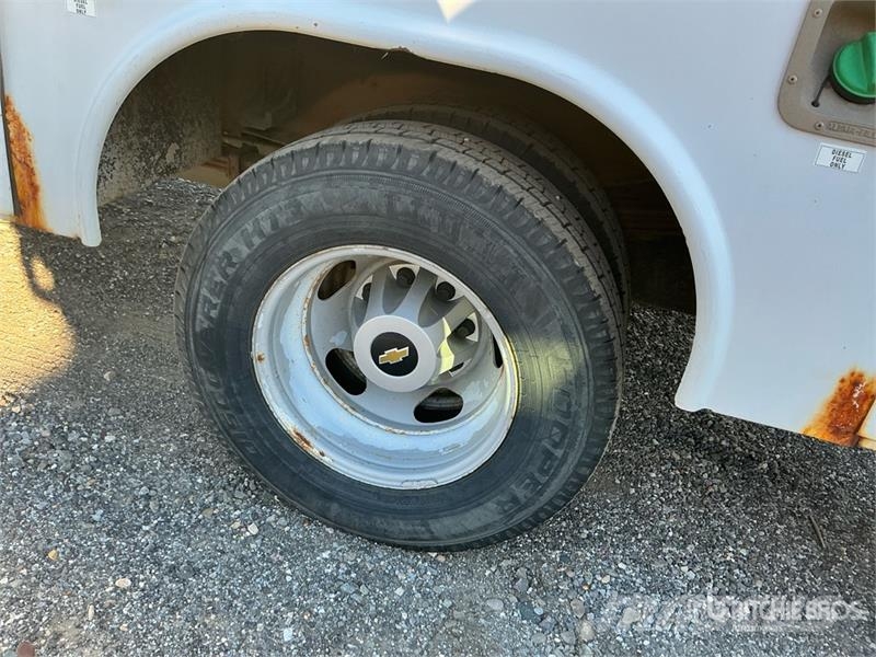 Chevrolet 3500HD 4x4 Utility Truck Pick-upy / Pojazdy z otwieranymi burtami