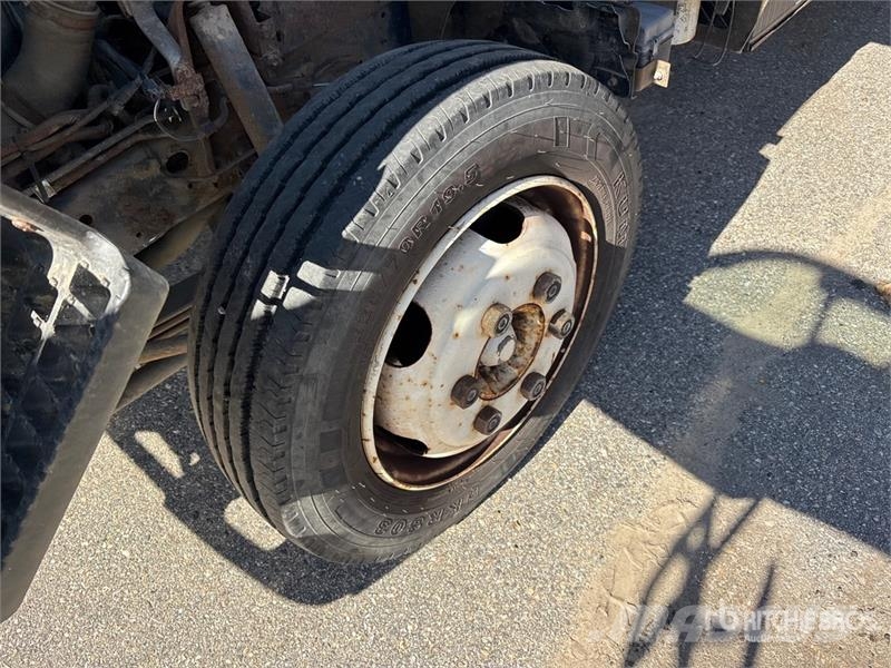 Chevrolet 5500 4x2 Flatbed Truck Camiones de cama baja