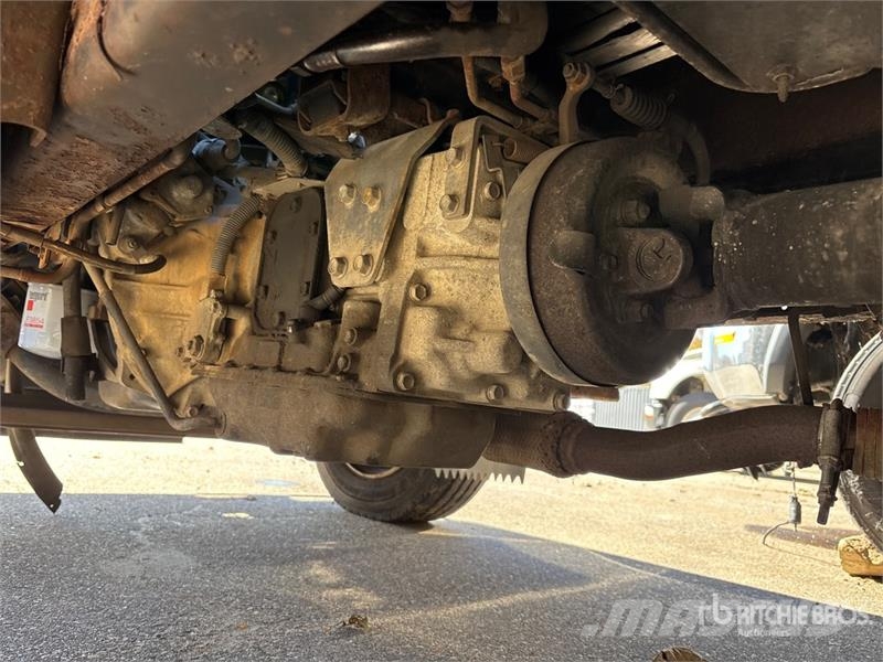 Chevrolet 5500 4x2 Flatbed Truck Camiones de cama baja