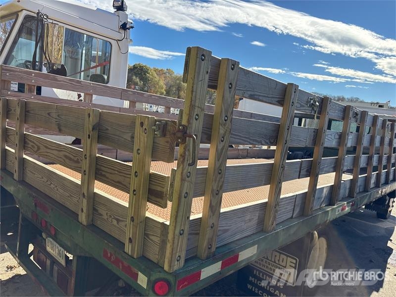 Chevrolet 5500 4x2 Flatbed Truck Camiones de cama baja