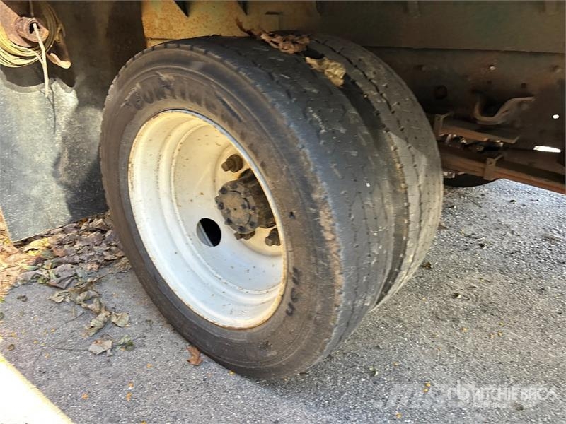 Chevrolet 5500 4x2 Flatbed Truck Camiones de cama baja
