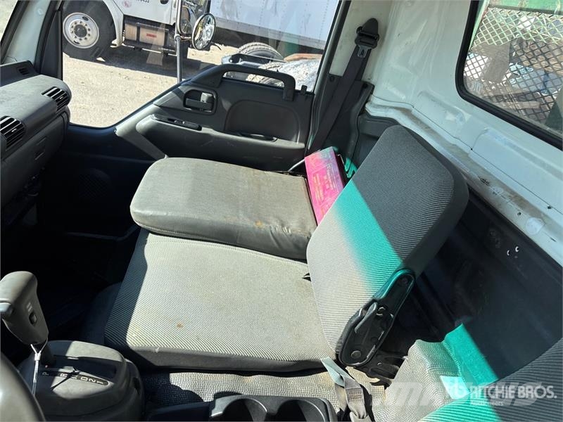 Chevrolet 5500 4x2 Flatbed Truck Camiones de cama baja