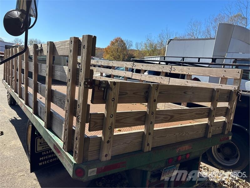 Chevrolet 5500 4x2 Flatbed Truck Camiones de cama baja