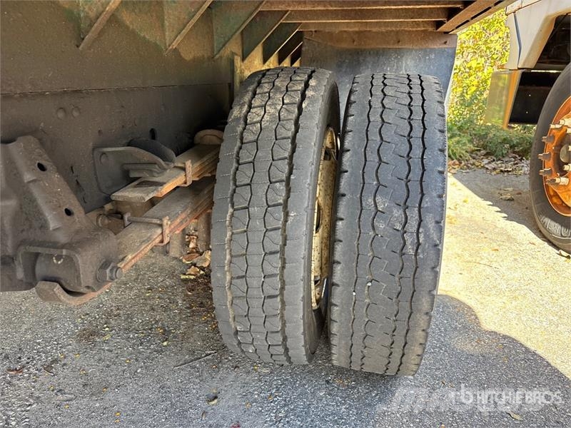 Chevrolet 5500 4x2 Flatbed Truck Camiones de cama baja