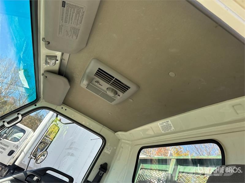Chevrolet 5500 4x2 Flatbed Truck Camiones de cama baja