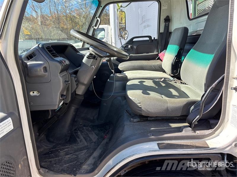 Chevrolet 5500 4x2 Flatbed Truck Camiones de cama baja