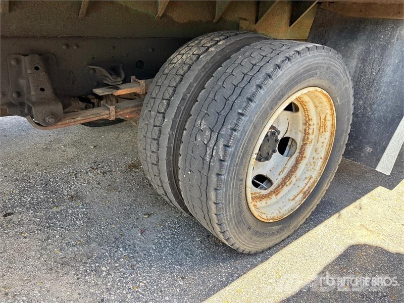 Chevrolet 5500 4x2 Flatbed Truck Camiones de cama baja
