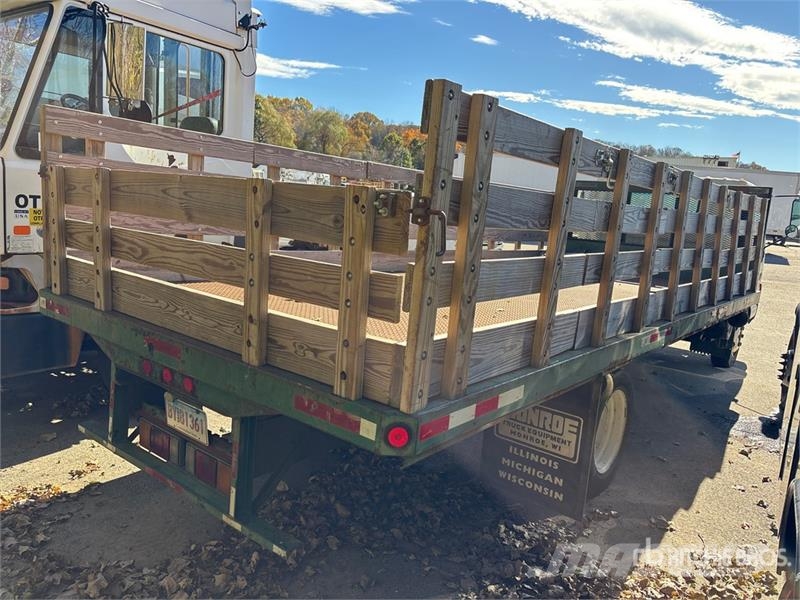 Chevrolet 5500 4x2 Flatbed Truck Camiones de cama baja