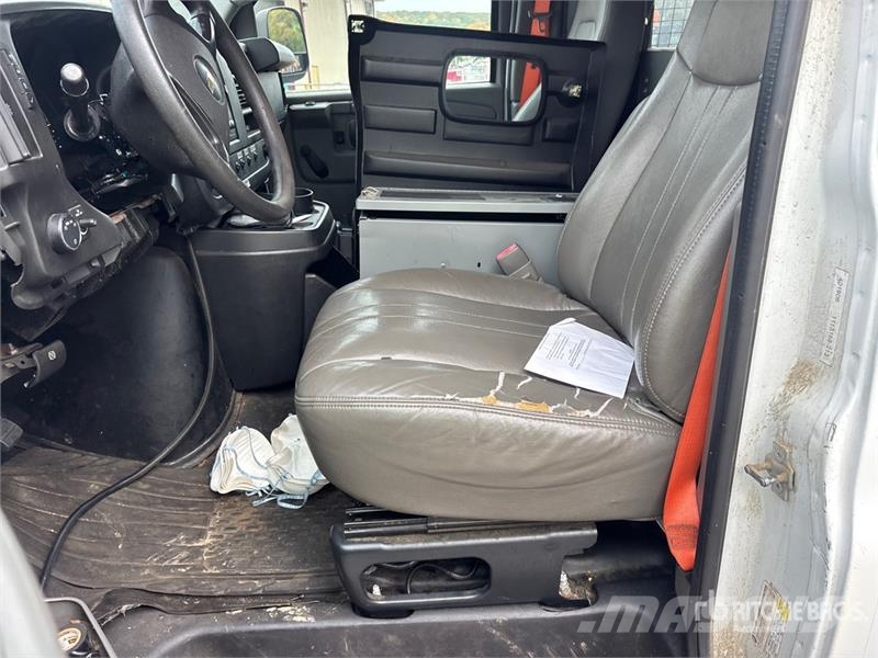 Chevrolet Express 2500 Cargo Van (Inoperable) Pakettiautot