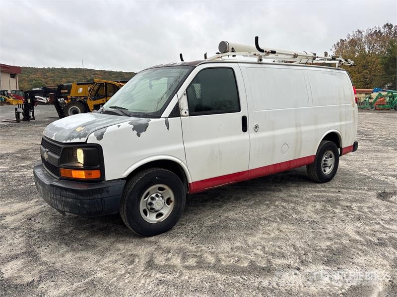 Chevrolet Express 2500 Cargo Van (Inoperable) Pakettiautot