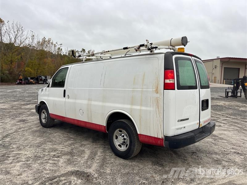 Chevrolet Express 2500 Cargo Van (Inoperable) Pakettiautot