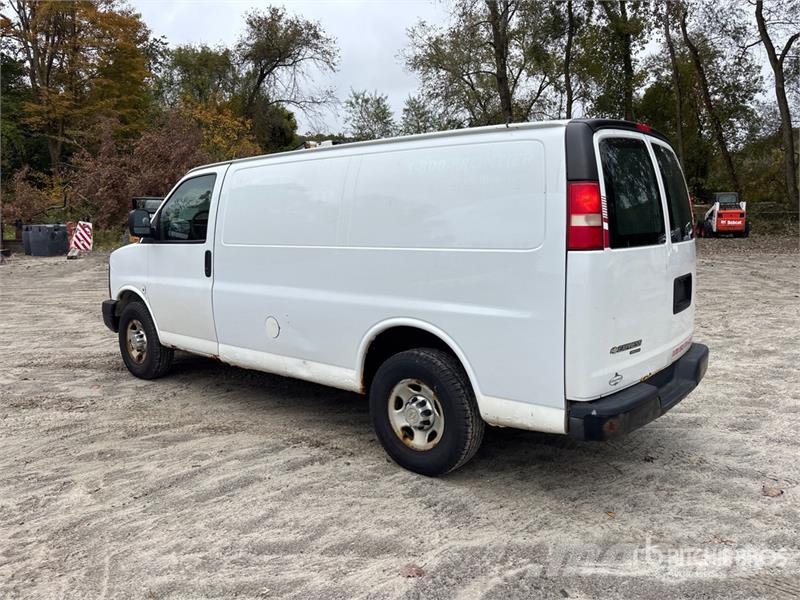Chevrolet Express 2500 Cargo Van (Inoperable) Pakettiautot