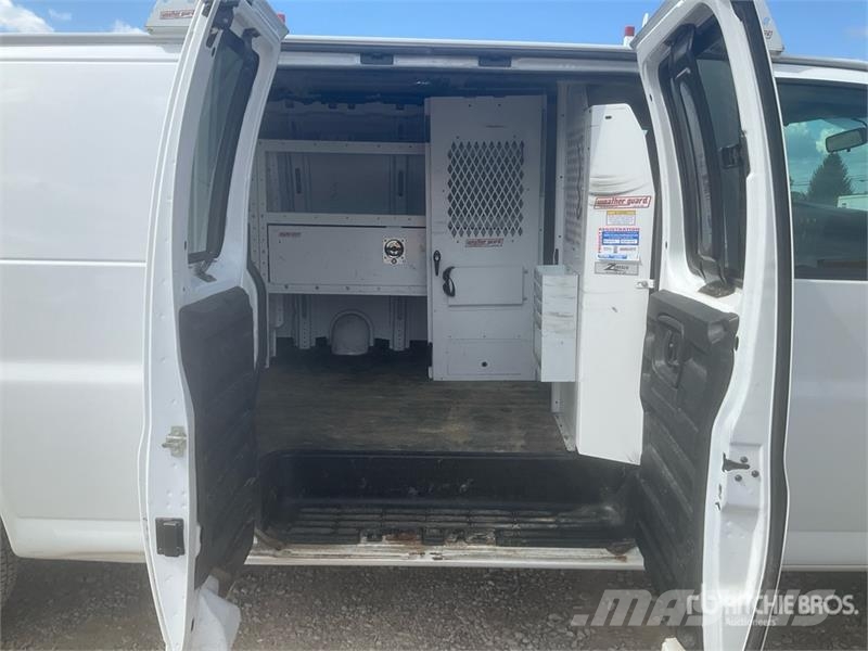 Chevrolet Express 2500 Cargo Van 패널 화물차