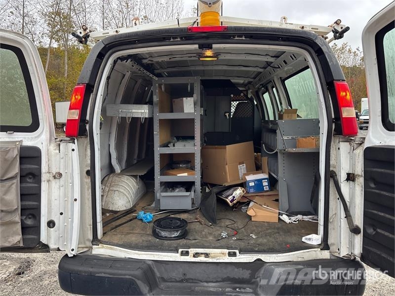 Chevrolet Express 2500 Cargo Van (Inoperable) Pakettiautot