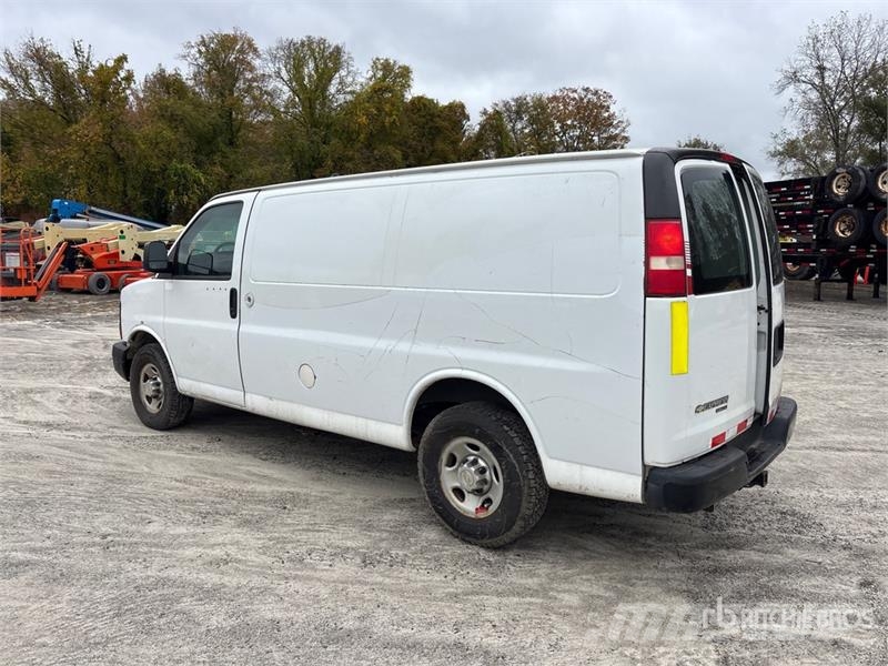 Chevrolet Express 2500 Cargo Van (Inoperable) Pakettiautot