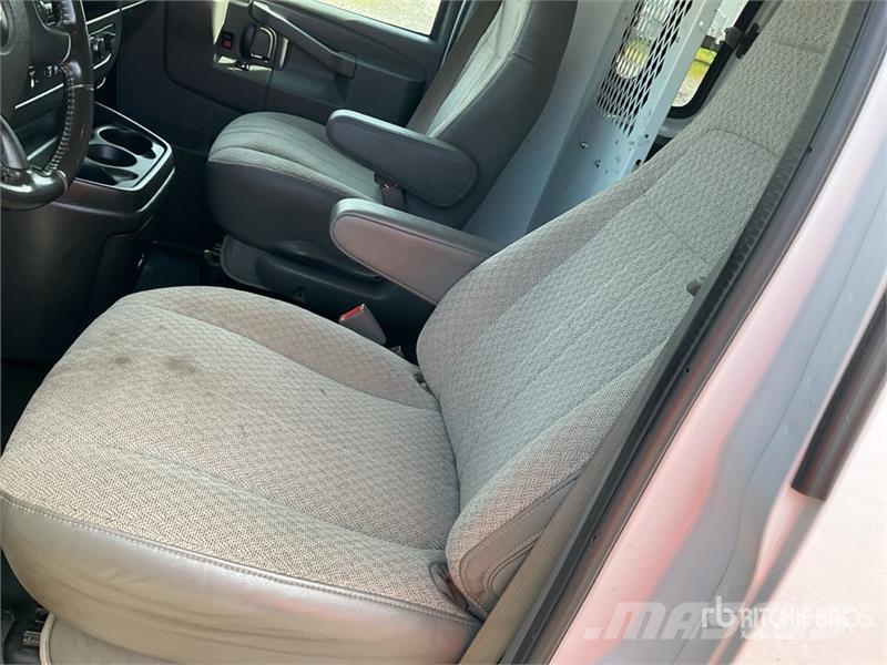 Chevrolet Express 2500 Cargo Van 패널 화물차
