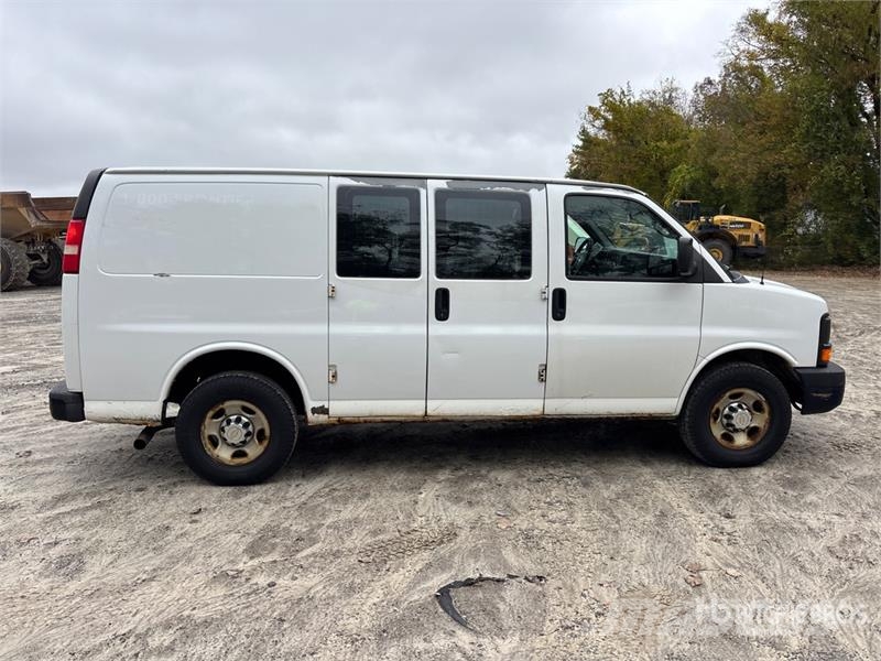 Chevrolet Express 2500 Cargo Van (Inoperable) Pakettiautot