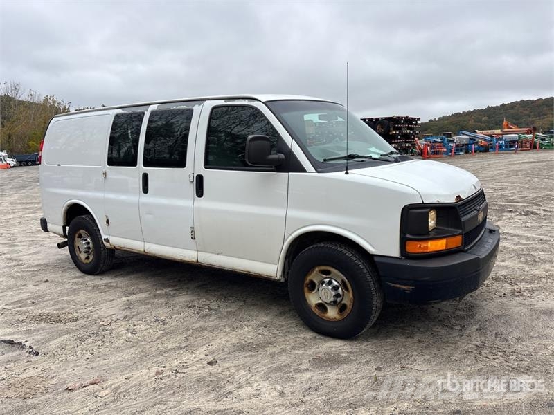 Chevrolet Express 2500 Cargo Van (Inoperable) Pakettiautot