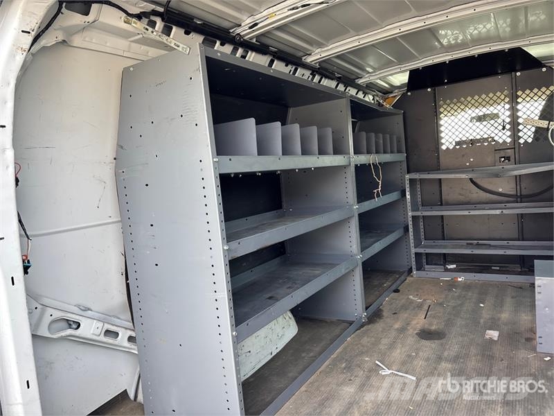 Chevrolet Express 2500 Cargo Van Изотермический фургон