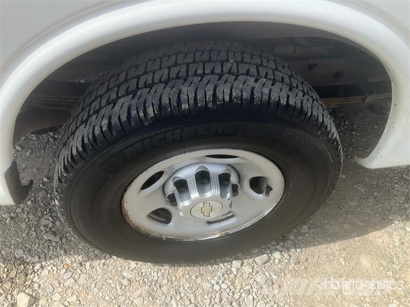 Chevrolet Express 2500 Cargo Van 패널 화물차