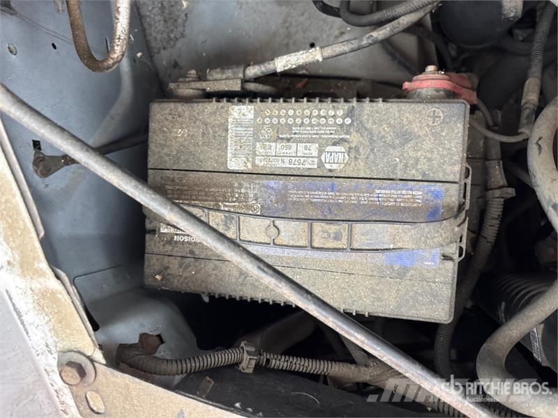 Chevrolet Express 2500 Cargo Van (Inoperable) Pakettiautot