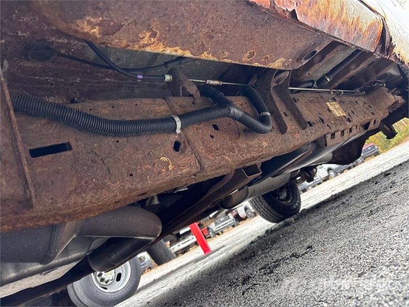 Chevrolet Express 2500 Cargo Van (Inoperable) Pakettiautot