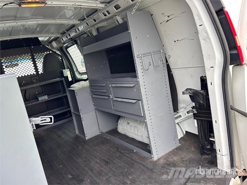 Chevrolet Express 2500 Cargo Van (Inoperable) Pakettiautot