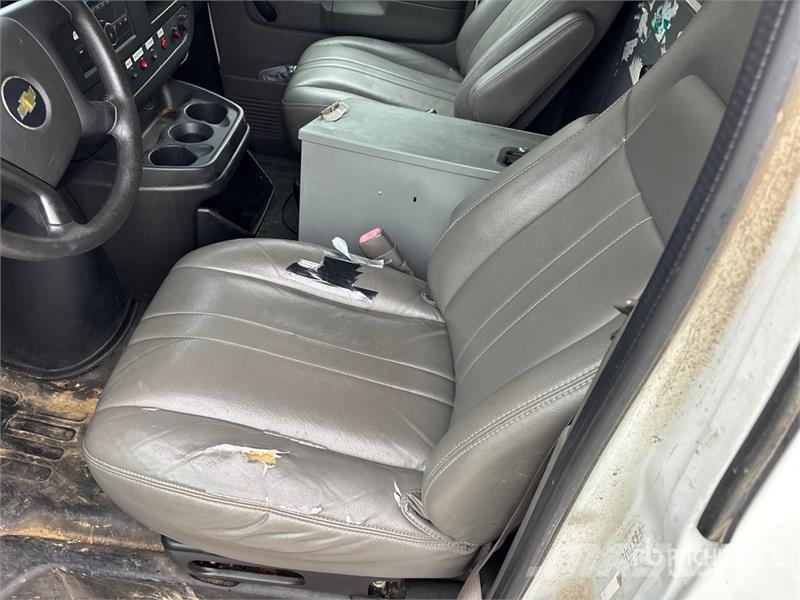 Chevrolet Express 2500 Cargo Van (Inoperable) Pakettiautot