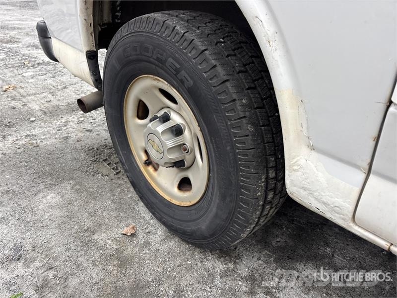 Chevrolet Express 2500 Cargo Van (Inoperable) Pakettiautot
