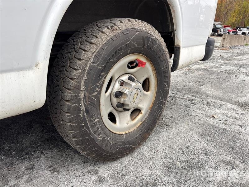Chevrolet Express 2500 Cargo Van (Inoperable) Pakettiautot