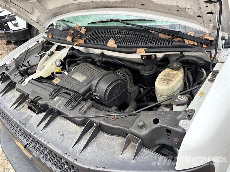 Chevrolet Express 2500 Cargo Van (Inoperable) Pakettiautot